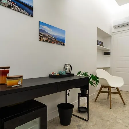 Naos Bed & Breakfast 4*