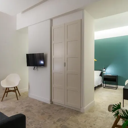 Oda ve Kahvaltı Naos Napoli